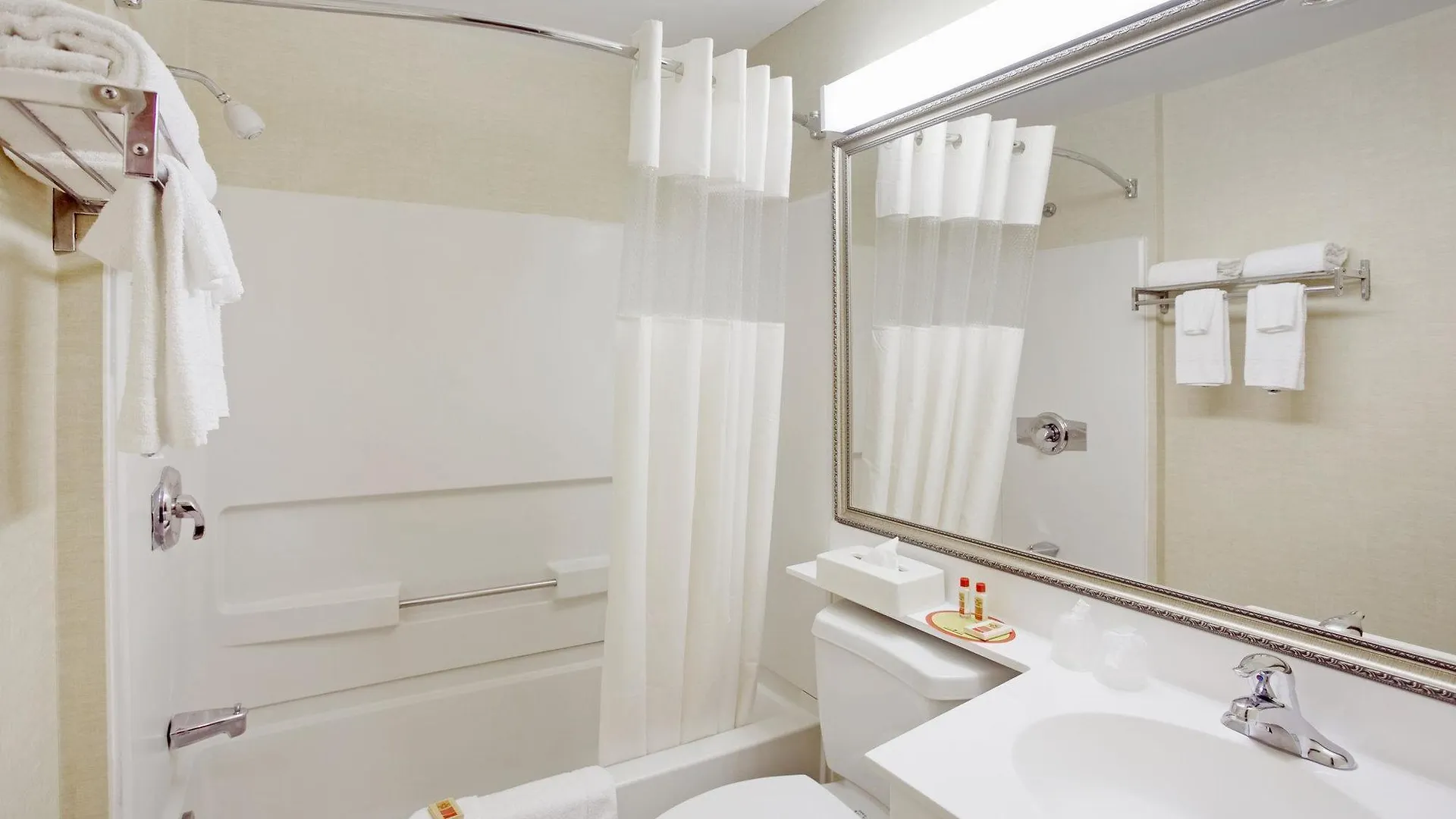 Hotel Des Arts Montreal Canada